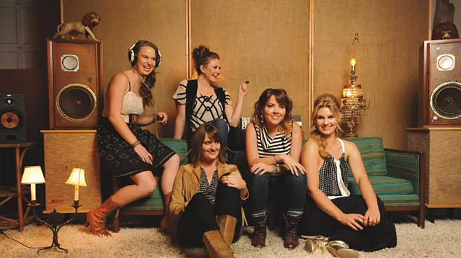 Image: Della Mae, Darlingside