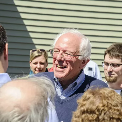 Image: In Vintage Style, Sanders Takes His New Campaign to New Hampshire