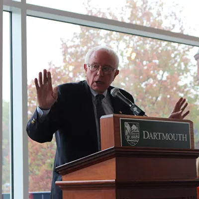 Image: In New Hampshire, Sanders Urges Students to Get Out the (2016) Vote