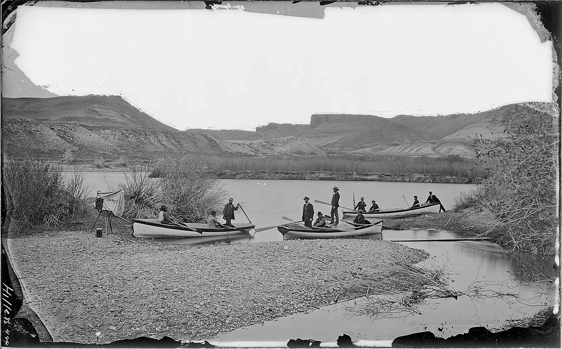 men_on_boats_original_reduced.webp