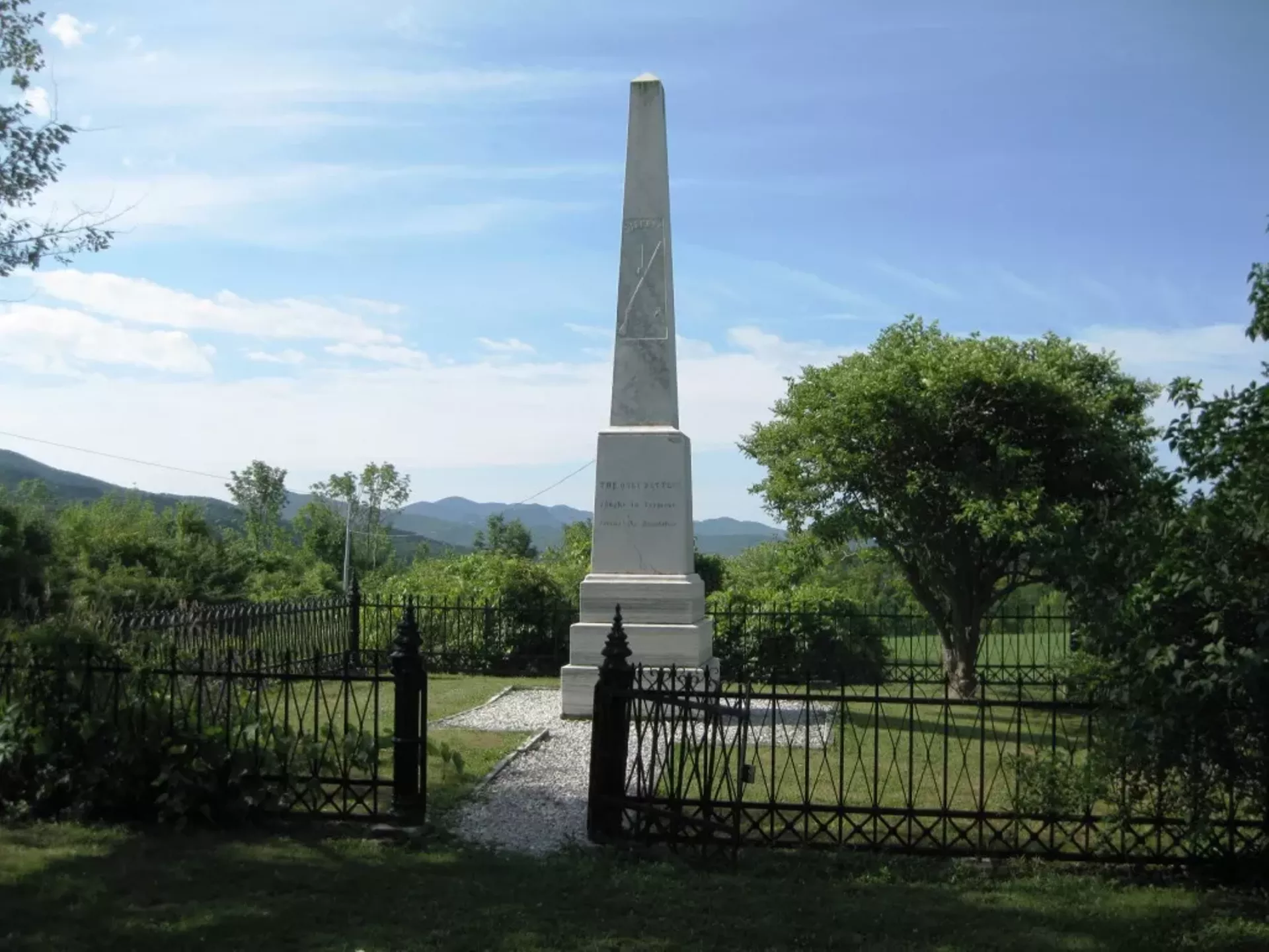 h_monument-2.webp