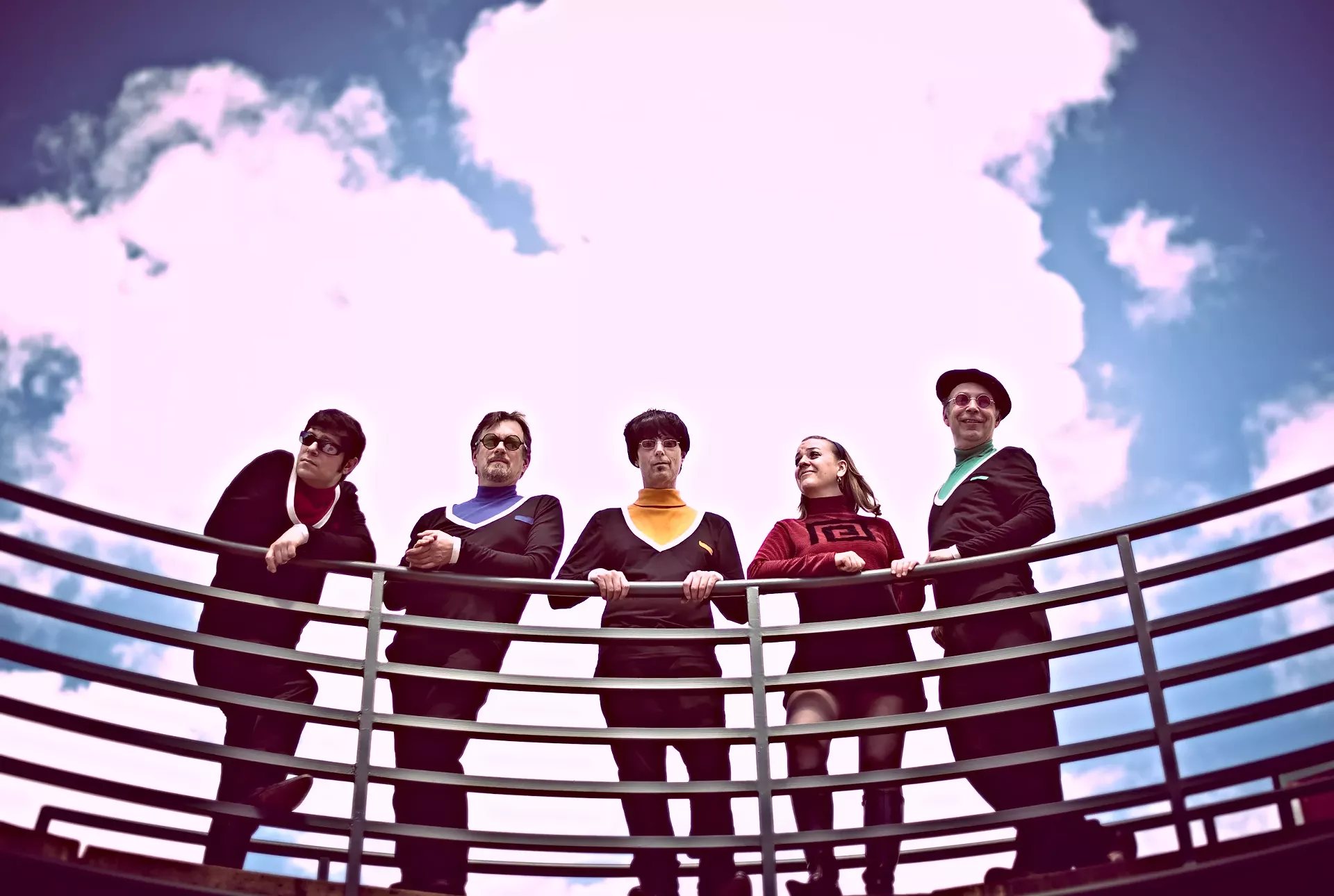 hit_parade_live_railing.webp