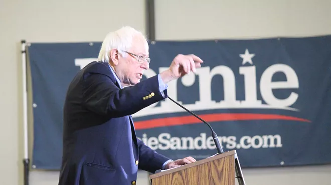 Image: Bernie Sanders Returns to New Hampshire as a Frontrunner