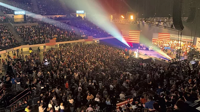 Image: Bernie Sanders Leaves Iowa a Front-Runner