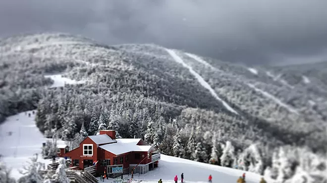 Image: Vermont Ski Towns Are Bustling Even Though Chair Lifts Are Closed