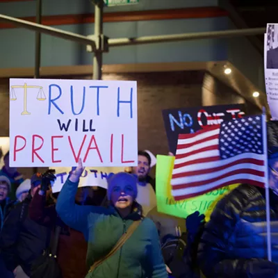 Image: Hundreds Rally in Burlington to Protect Mueller From Trump