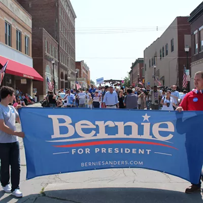 Image: On Independence Day, Sanders Parades Through Iowa