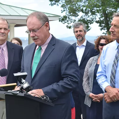 Image: State, Feds Shake Hands on Lake Champlain Cleanup Agreement