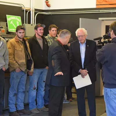 Image: Sanders Picks Up Labor Support During Two-Day Trip to N.H.