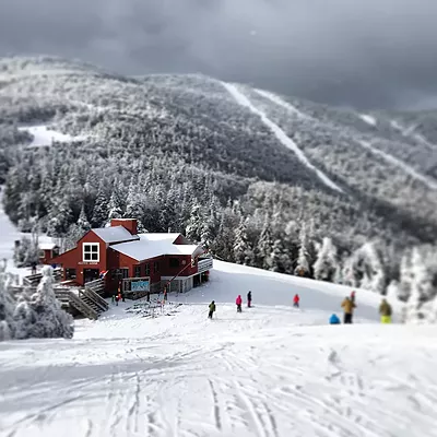 Image: Vermont Ski Towns Are Bustling Even Though Chair Lifts Are Closed