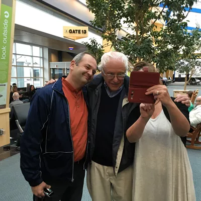 Image: Bernie Sanders Returns to Iowa for Second Presidential Debate