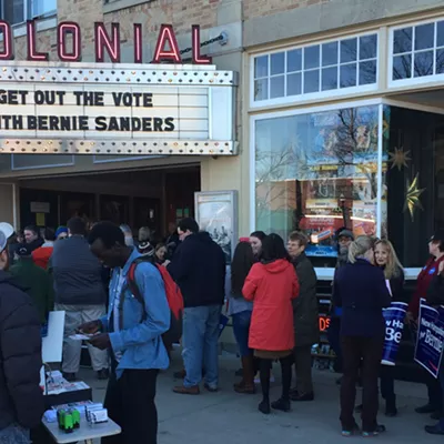 Image: In New Hampshire, Sanders Seeks to Maintain Iowa Momentum