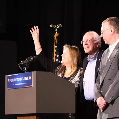 Image: Sanders Raps Clinton for Apologizing &lsquo;When the Tide Has Changed&rsquo;