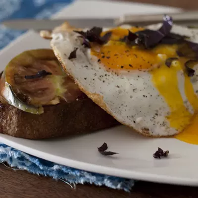 Image: Breakfast Club: Tomato Season, With Bread and Egg