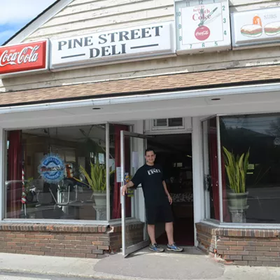 Image: Burlington's Pine Street Deli Closes Its Doors