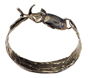 Beetle clasp bracelet - SARAH PRIESTAP
