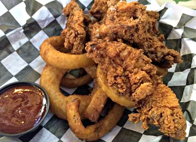 Alice Eats: North Country Saloon