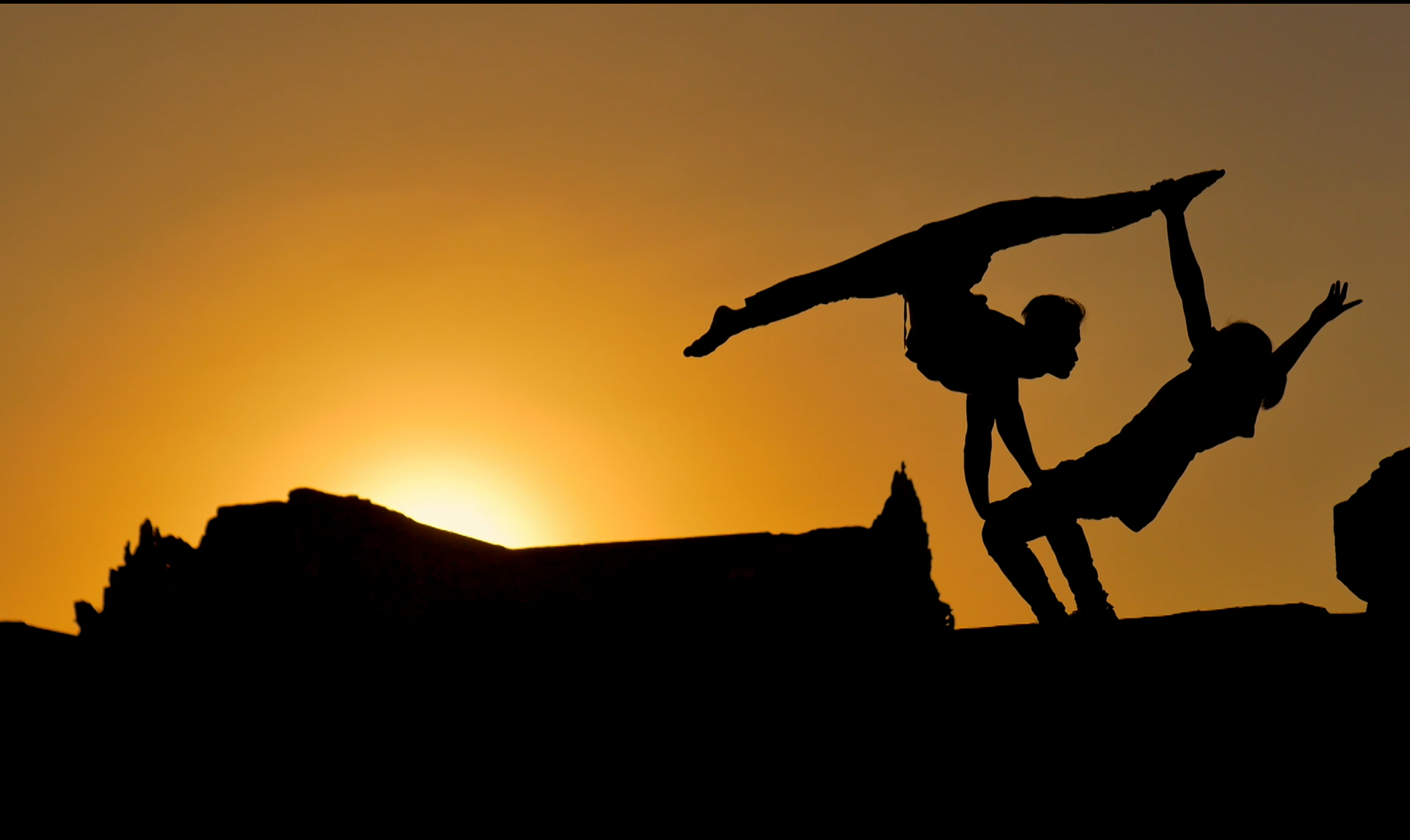catalog-photo-sopha-and-dina-sunset-silhouette.png