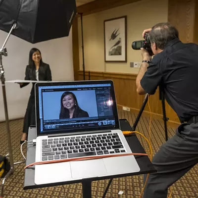Image: First Impressions: Photographer Offers Free Headshots for Job Seekers