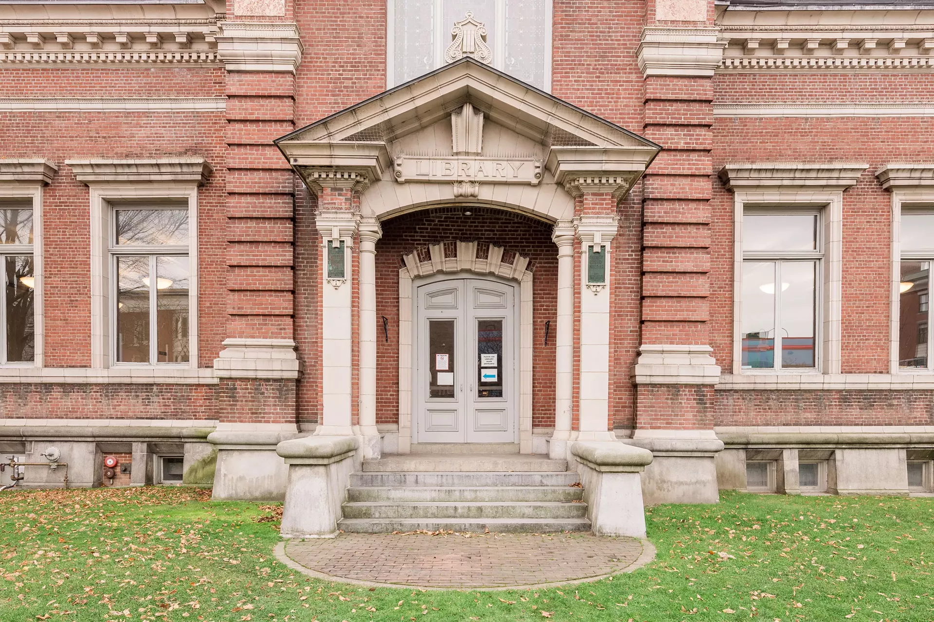 fletcher-free-library-150th-birthday-file-oliver-parini.webp