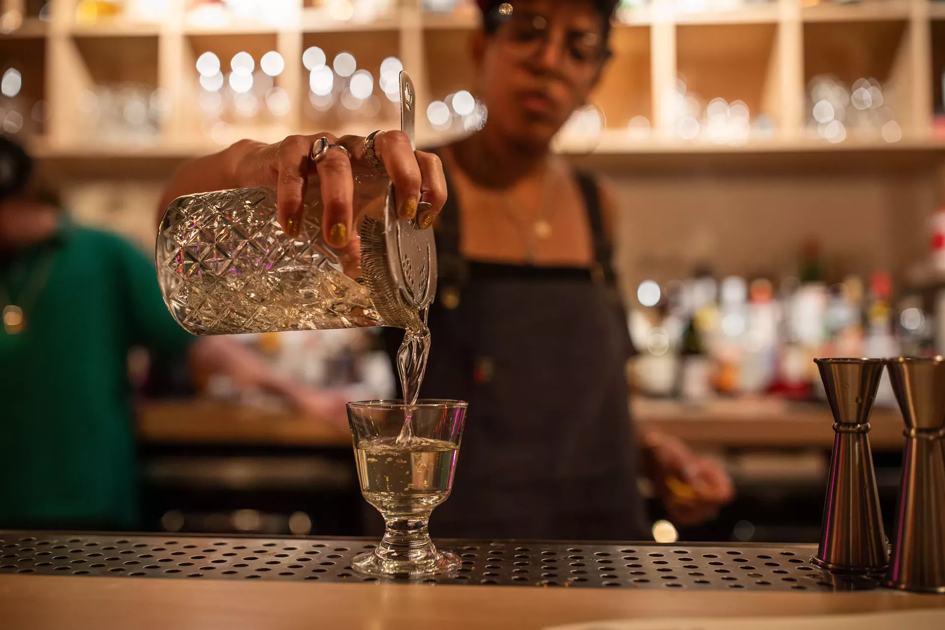 Tatiana Bruno pouring a martini at Doma Bar's opening night