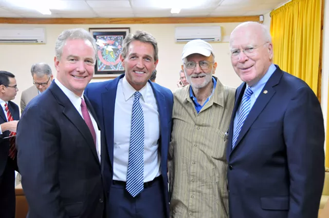 Leahy Accompanies Freed Prisoner Alan Gross From Cuba to U.S.