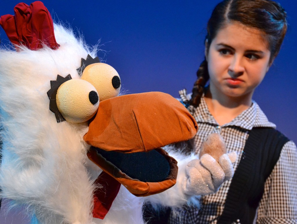 Lucy Pappas, as Dorothy Gale, with puppet Bill the Chicken
