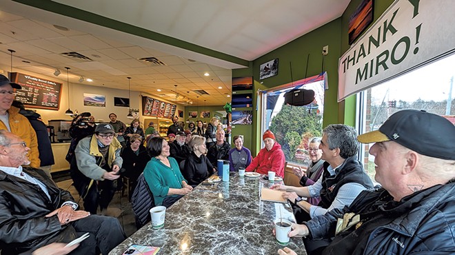 Outgoing Burlington Mayor Miro Weinberger Holds Court — for the Last Time — at ‘the Bagel’