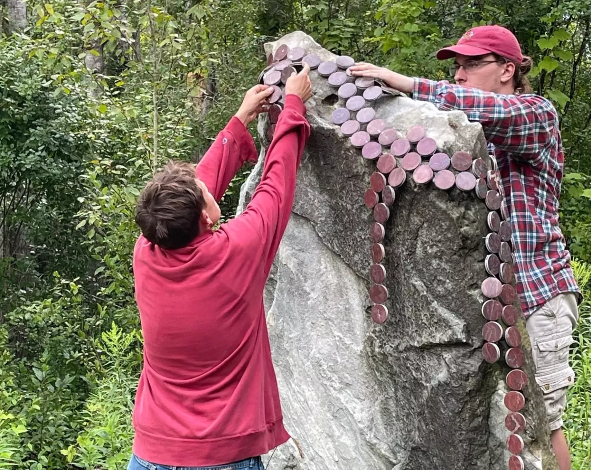 Isa Dray installing "Skin of Stone" for SculptFest23