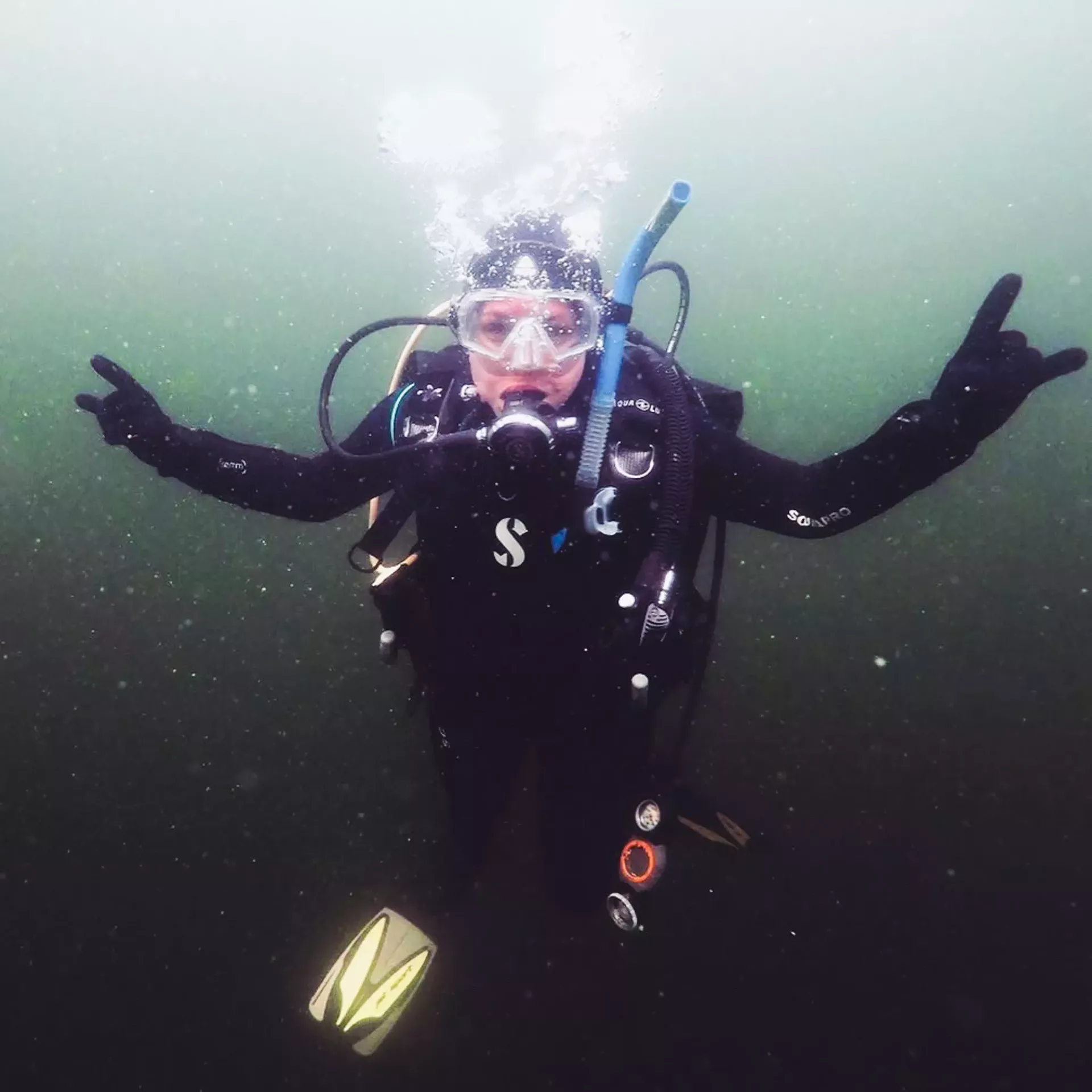 cherunderwater__1_-2.webp