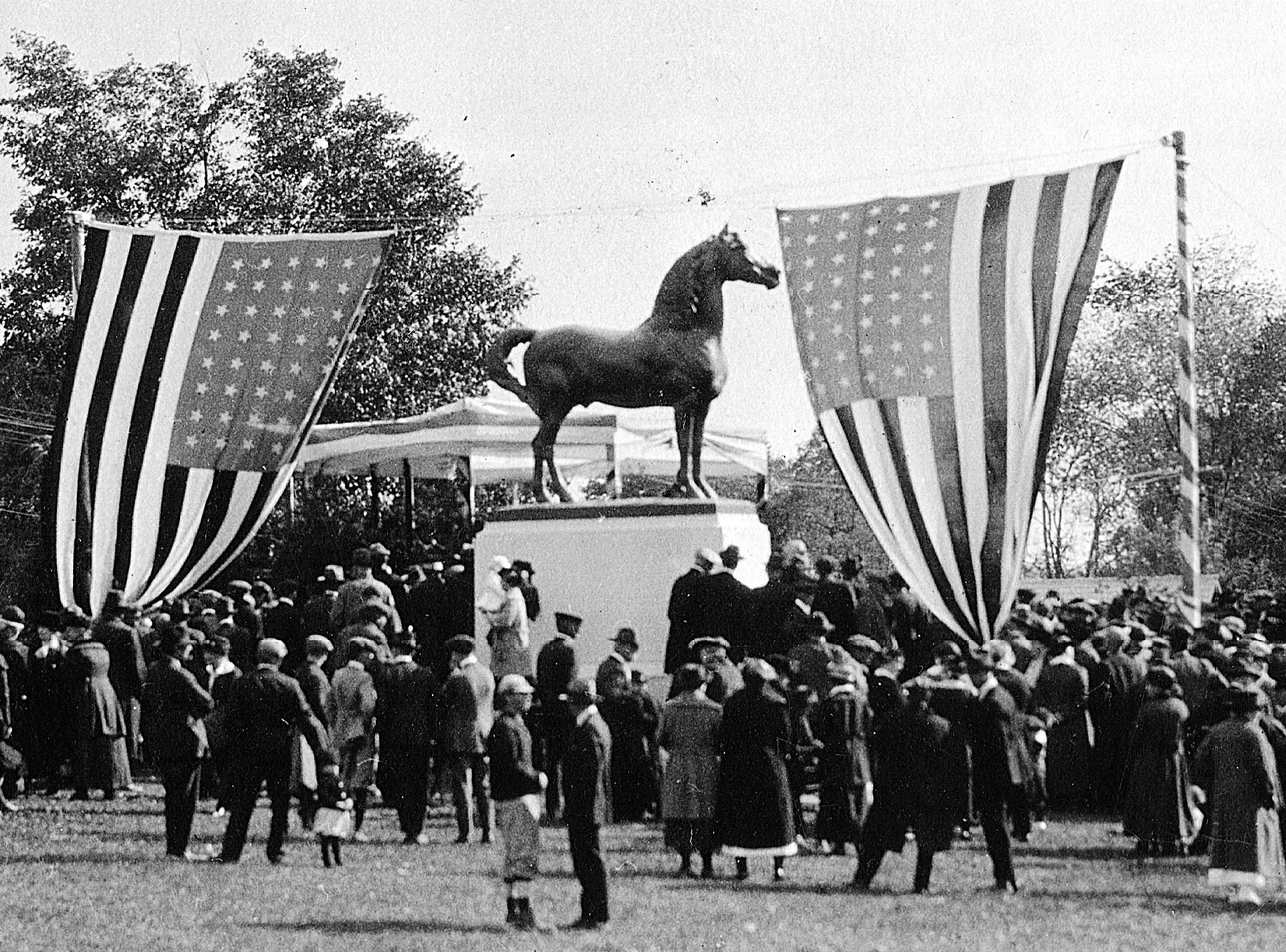 Unveiling of the statue of the first Morgan Horse, 1921