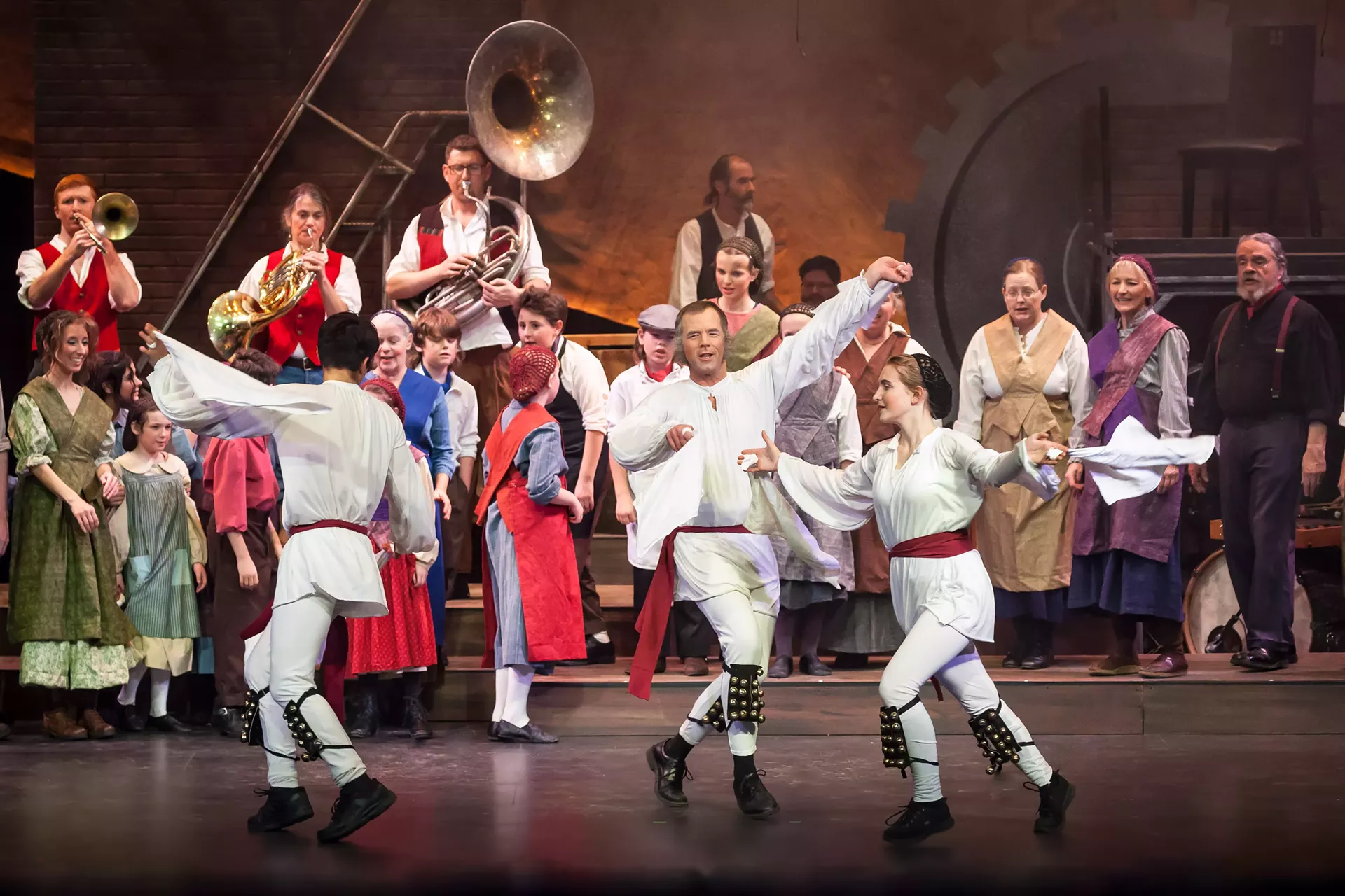 christmas_revels_courtesy_of_evan_oxenham-calendar-spotlight-hamilton.webp
