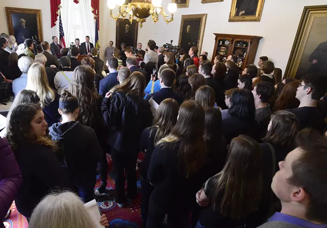 In Historic Shift, Vermont&rsquo;s GOP Governor and Democratic Leaders Embrace Gun-Control Measures