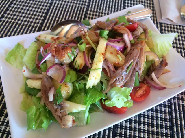 Alice Eats: East West Caf&eacute;