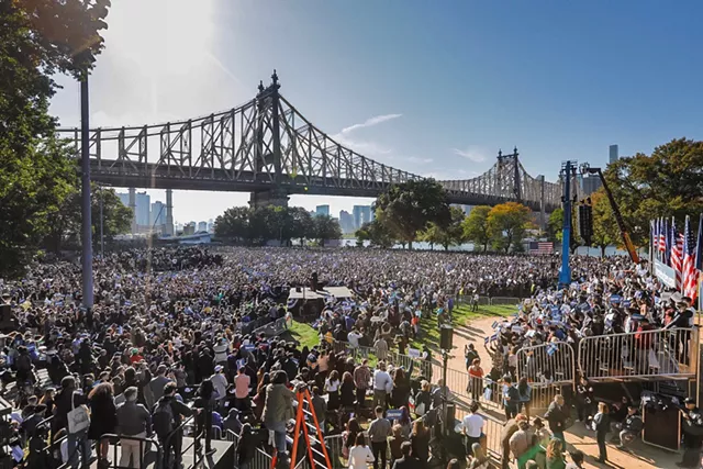 Bern's Return: In Queens, a Massive Crowd Welcomes Sanders