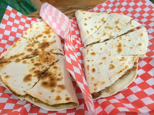 Alice Eats: Saj Mahal