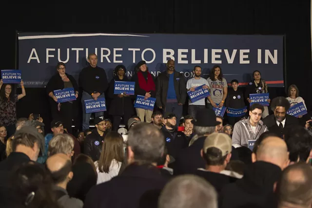 Sanders Rallies the Faithful in Iowa's Quad Cities
