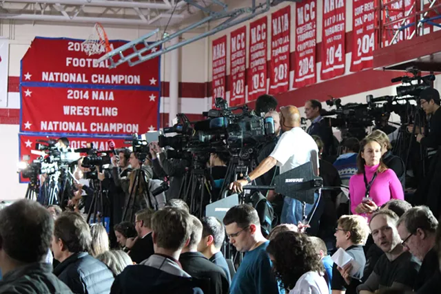 On Caucus Eve, Sanders Urges Iowans to Ignite a Revolution
