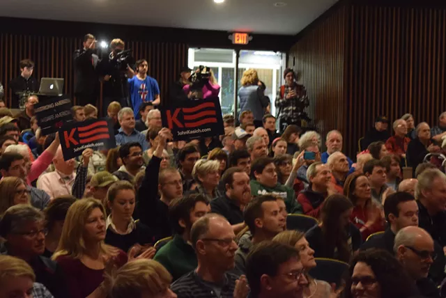 In Colchester, Kasich Courts Those Looking for Compromise Candidate