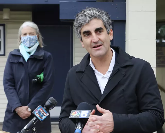 Progs Say Weinberger Can't Be Trusted; Some Dems Shrug