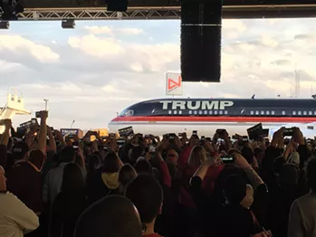Trump Slams Kasich, Reads Song Lyrics at Primary Eve Rally in Ohio