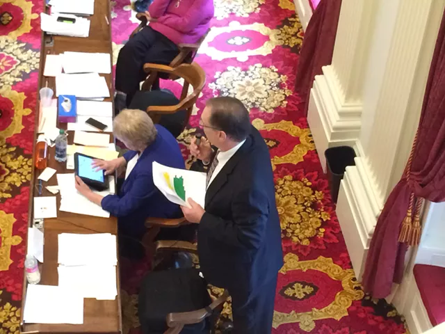 House Gives Preliminary Approval to Increasing Smoking Age to 21