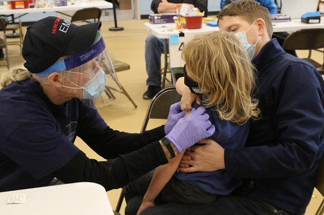 A Champlain Elementary student gets vaccinated - COURTNEY LAMDIN ©️ SEVEN DAYS