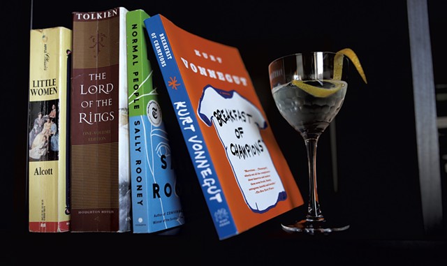 A Breakfast of Champions gin martini on a bookshelf - JORDAN BARRY ©️ SEVEN DAYS