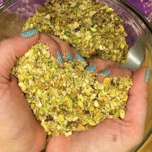 Chopped pistachios - ASTRID LAGUE