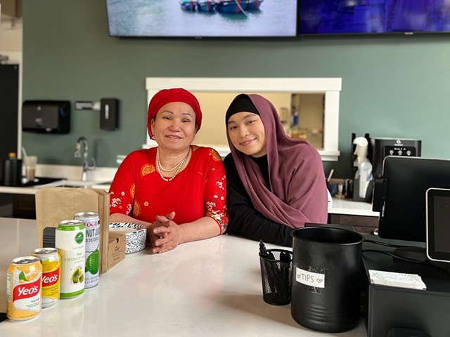 Tuyet Dinh (left) and Mariana LyThach of Sarom's Caf&eacute; - JORDAN BARRY ©️ SEVEN DAYS