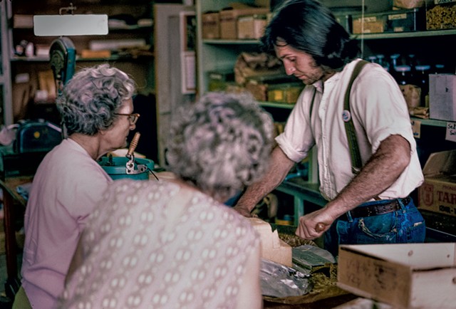Mullein Hill resident Craig Neal and local women, Northeast Kingdom Co-op, Barton, 1973 - COURTESY OF FLETCHER OAKES/PUBLIC AFFAIRS