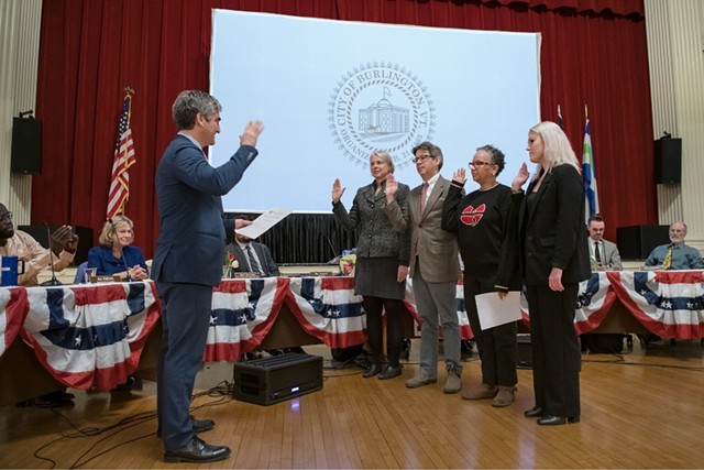 Mayor Miro Weinberger swearing in newly elected councilors on Monday - DARIA BISHOP