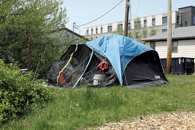 A tent in Burlington - COURTNEY LAMDIN ©️ SEVEN DAYS