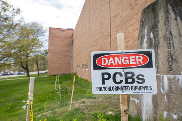 A sign warning of PCBs outside Burlington High School in 2021 - FILE ©️ SEVEN DAYS